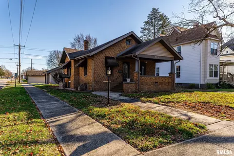 328 N Mclean St, Lincoln, IL 62656