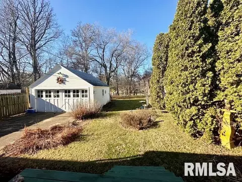1529 N 3rd St, Springfield, IL 62702 photo 2