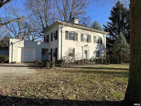 12 Jones Pl, Jacksonville, IL 62650