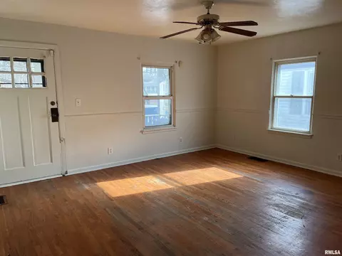 2219 S 15th St, Springfield, IL 62703 photo 3