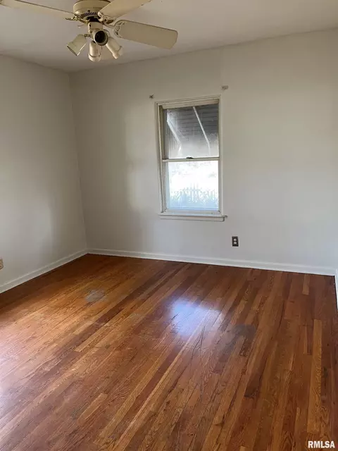 2219 S 15th St, Springfield, IL 62703 photo 5