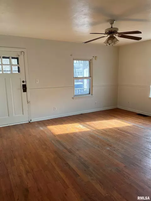 2219 S 15th St, Springfield, IL 62703 photo 2