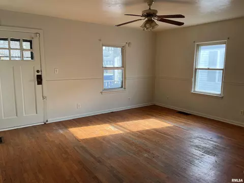 2219 S 15th St, Springfield, IL 62703 photo 4