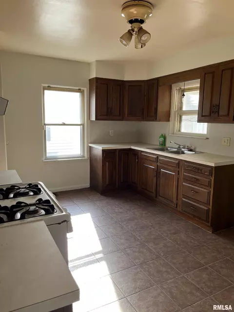 2219 S 15th St, Springfield, IL 62703 photo 11