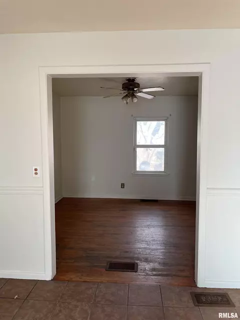 2219 S 15th St, Springfield, IL 62703 photo 13