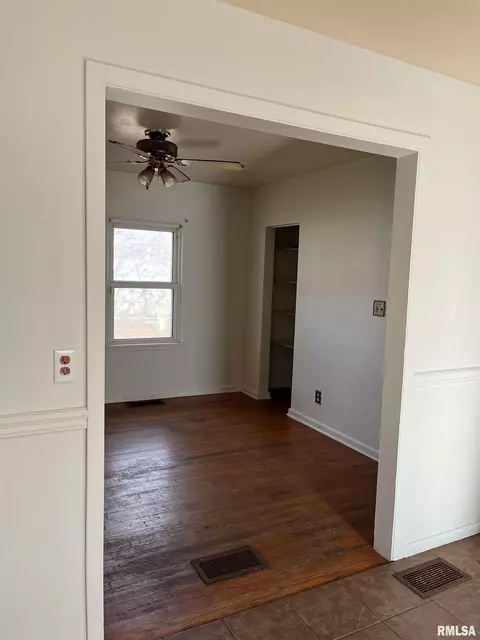 2219 S 15th St, Springfield, IL 62703 photo 12