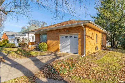 313 N Scott St, Mount Pulaski, IL 62548 photo 3