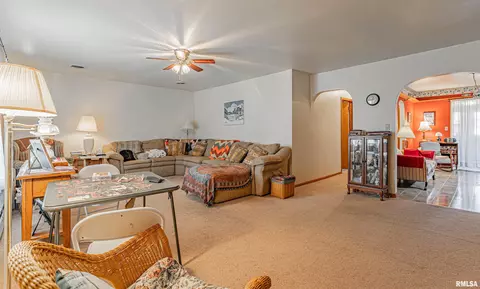 313 N Scott St, Mount Pulaski, IL 62548 photo 4