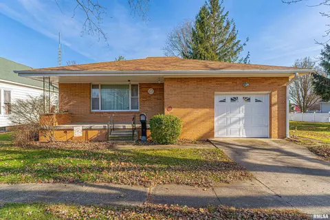 313 N Scott St, Mount Pulaski, IL 62548 photo 2