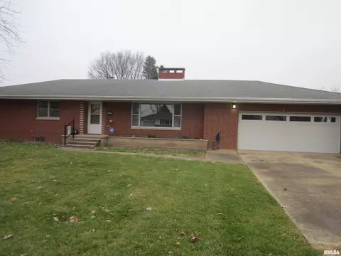 1020 E Pine St, Mason City, IL 62664