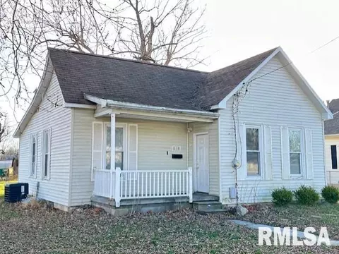 810 E Poplar St, Taylorville, IL 62568