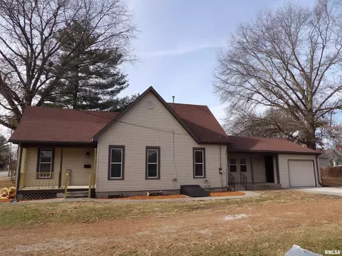 341 W Elm St, Waverly, IL 62692