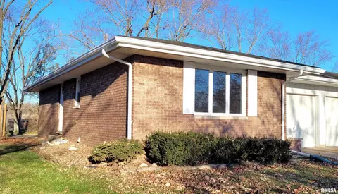 2437 Delaware Dr, Springfield, IL 62702 photo 2