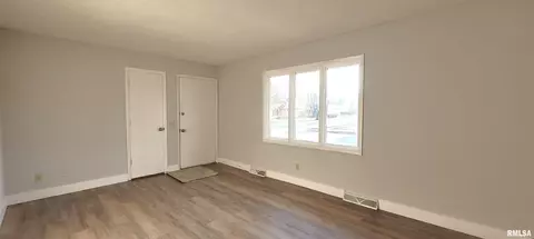 2437 Delaware Dr, Springfield, IL 62702 photo 5