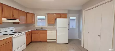 2437 Delaware Dr, Springfield, IL 62702 photo 11