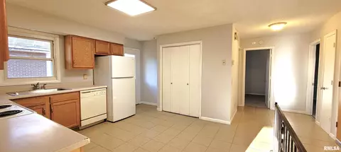 2437 Delaware Dr, Springfield, IL 62702 photo 9