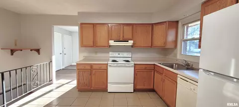 2437 Delaware Dr, Springfield, IL 62702 photo 15