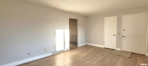 2437 Delaware Dr, Springfield, IL 62702 photo 8