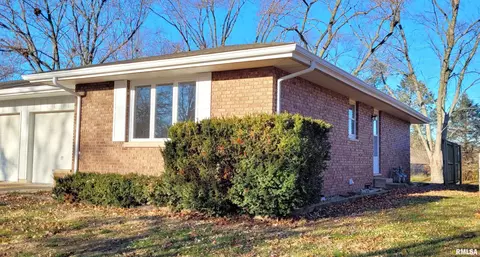 2439 Delaware Dr, Springfield, IL 62702 photo 2