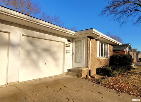 2439 Delaware Dr, Springfield, IL 62702