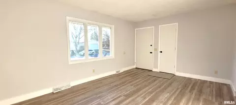2439 Delaware Dr, Springfield, IL 62702 photo 8