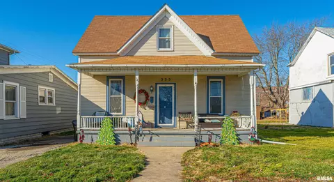 225 S Hamilton St, Lincoln, IL 62656