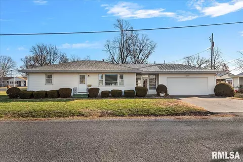 1134 N Lincoln Ave, Taylorville, IL 62568