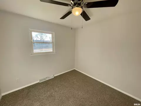 2461 E Griffiths Ave, Springfield, IL 62702 photo 9