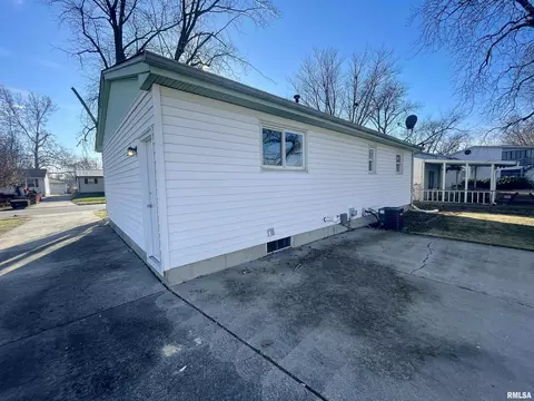 2461 E Griffiths Ave, Springfield, IL 62702 photo 2
