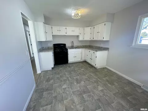 2461 E Griffiths Ave, Springfield, IL 62702 photo 3