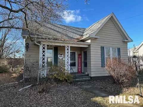 1017 S Clay Ave, Jacksonville, IL 62650