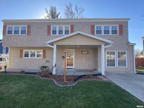 1205 W Chambers St, Jacksonville, IL 62650