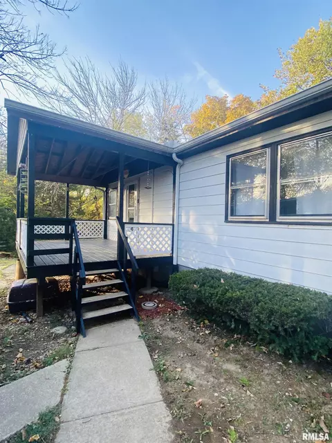 923 N 2550th Ave, Mendon, IL 62351