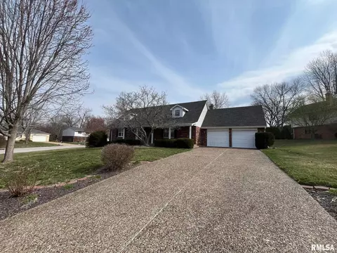 1201 Fundy Rd, Quincy, IL 62301
