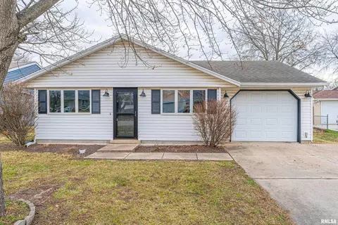 1032 N Monroe St, Lincoln, IL 62656