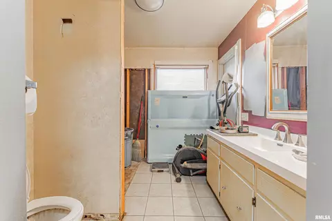 401 W Olive St, Chestnut, IL 62518 photo 12