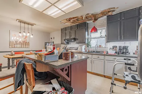 401 W Olive St, Chestnut, IL 62518 photo 8