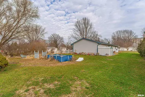 401 W Olive St, Chestnut, IL 62518 photo 20