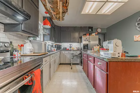 401 W Olive St, Chestnut, IL 62518 photo 7