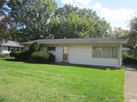 525 W Walnut St, Mason City, IL 62664