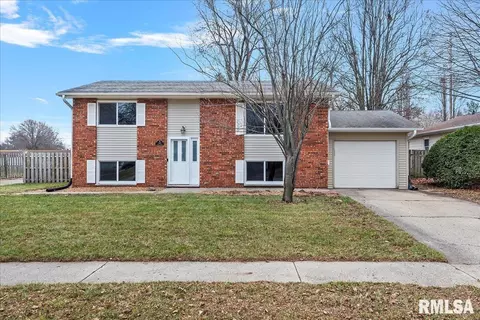 240 Saxon Dr, Springfield, IL 62704 photo 2
