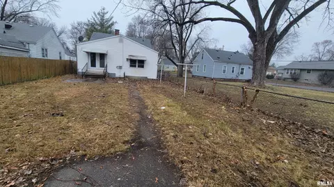 2206 S 12th St, Springfield, IL 62703 photo 3