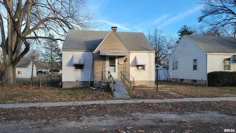 2206 S 12th St, Springfield, IL 62703