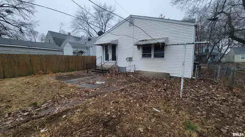 2206 S 12th St, Springfield, IL 62703 photo 4