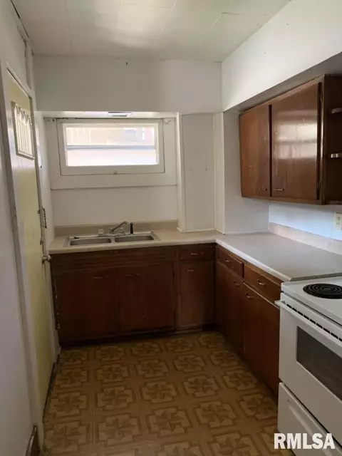 913 S 8th St, Springfield, IL 62703 photo 8