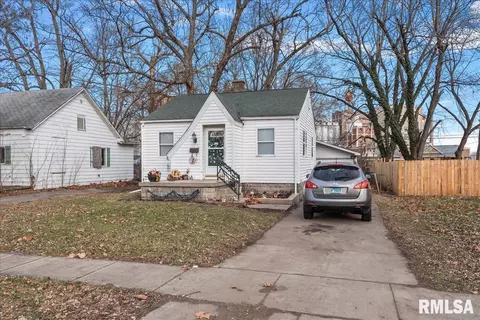 1032 N 14th St, Springfield, IL 62702