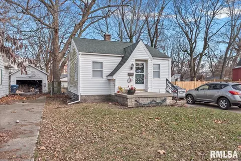 1032 N 14th St, Springfield, IL 62702 photo 2