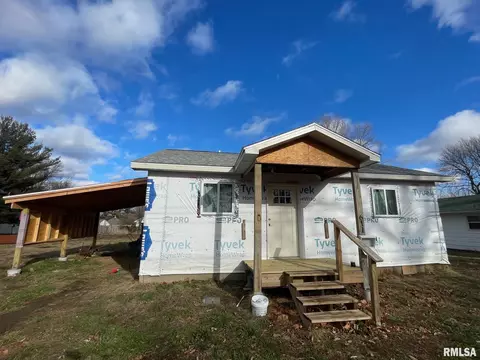 611 E Franklin St, Taylorville, IL 62568