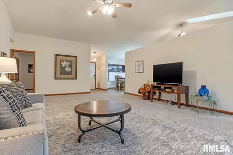 6325 Hayley Ct, Springfield, IL 62703 photo 9