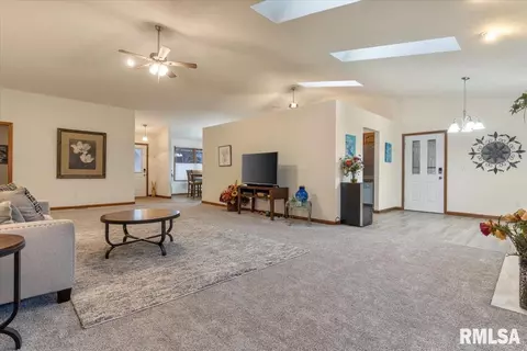 6325 Hayley Ct, Springfield, IL 62703 photo 8